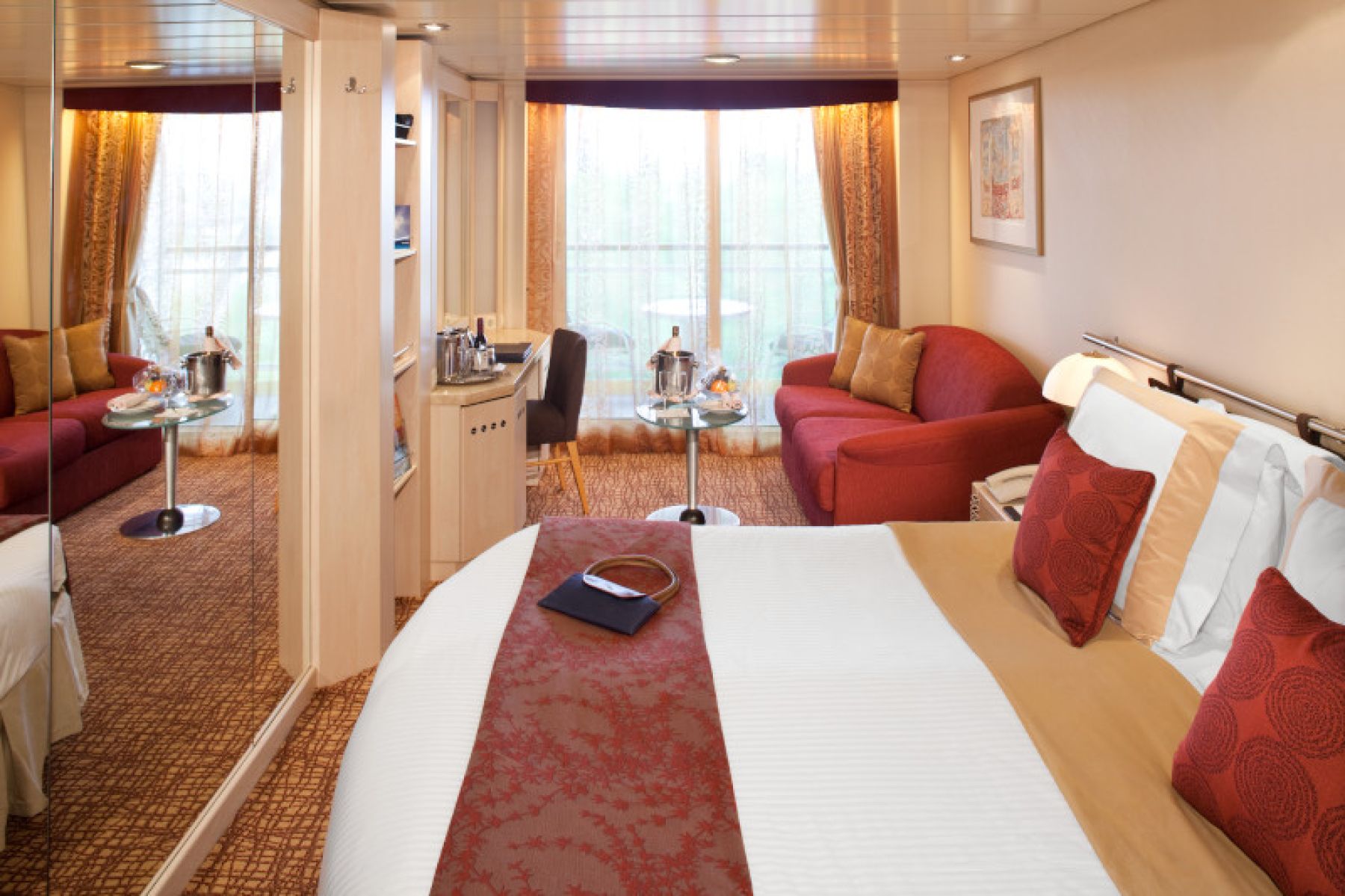 Каюта с балконом Concierge Class