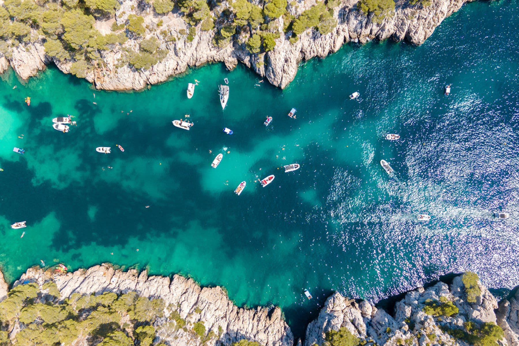 Изумрудные воду Средиземного моря